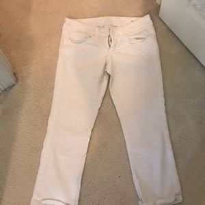 White jeans! Skinny jeans!